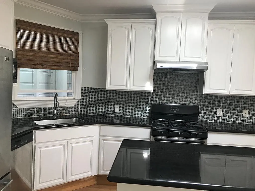 2 bed, 900 sqft, $5,900 — Photo 2