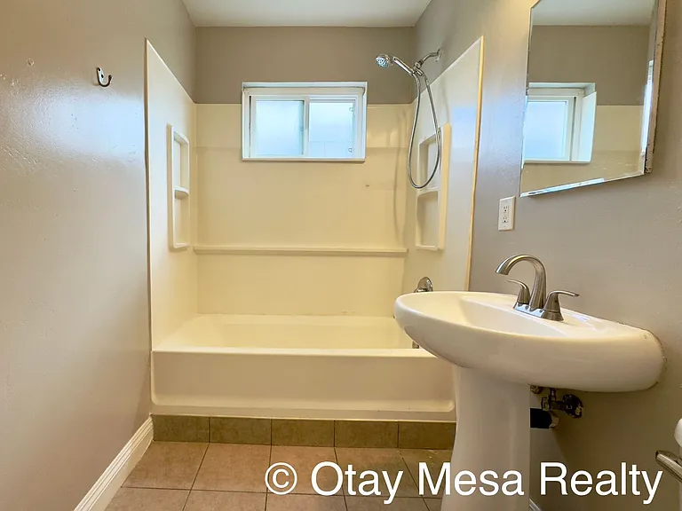 481 Palm Ave — Photo 8