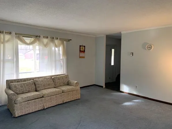 48 Drumcliffe Dr, Warren, PA 16365