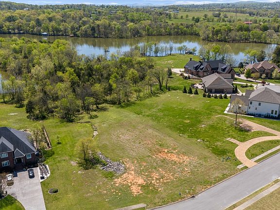 4th image of 304 Stonebrook Pt