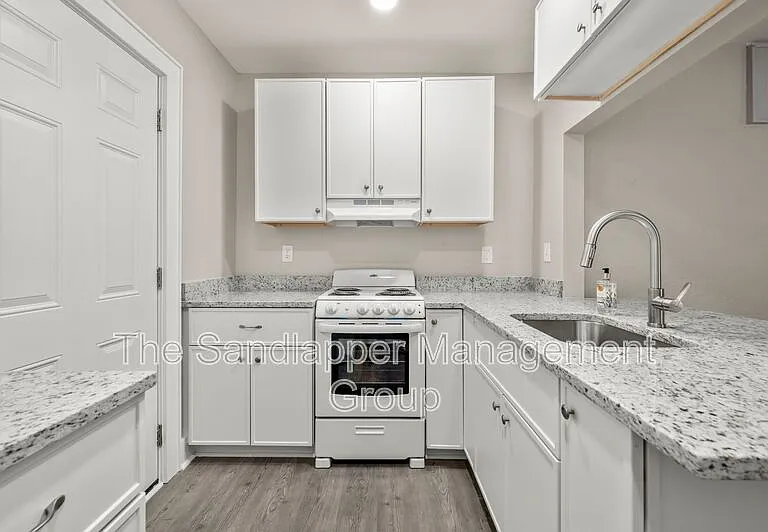 2319 Kent Ave — Photo 5