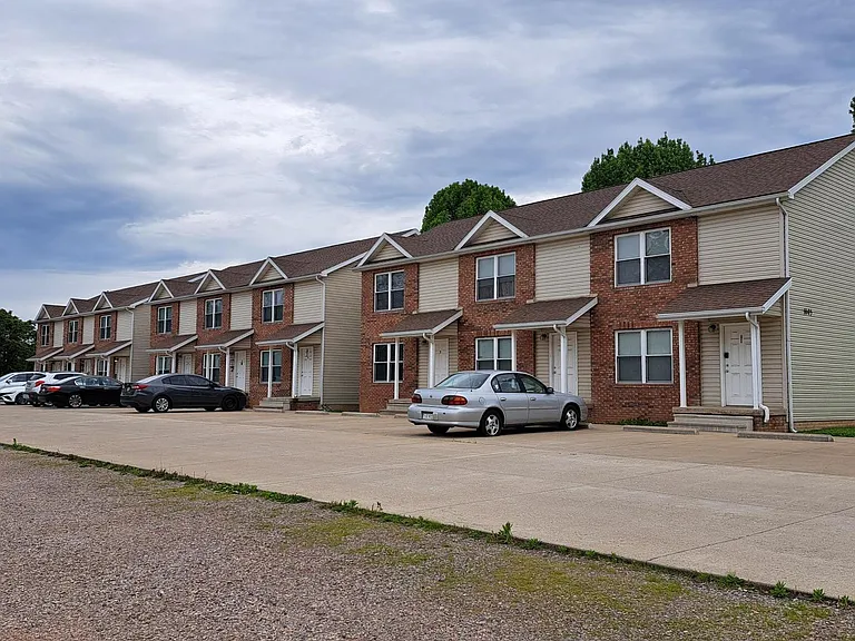 Evergreen Apartments & Townhouses in Belpre, OH — Photo 23