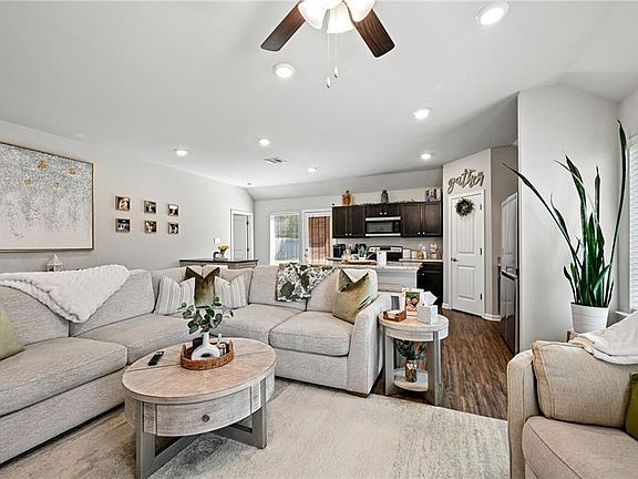 2nd image of 18397 Fox Hollow Loop