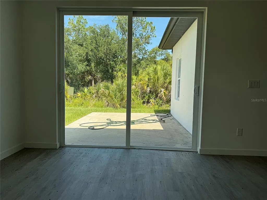 3 bed, 2.0 bath, 1762 sqft, $2,200 — Photo 4
