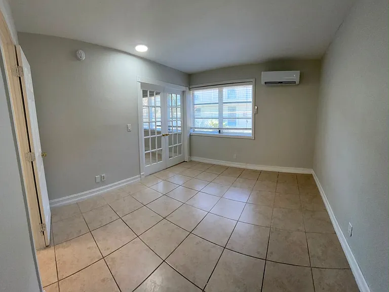Bellagio Apartments — Photo 25