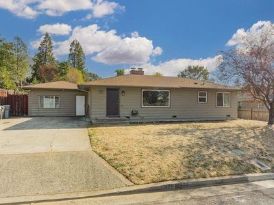 921 NE Campus Dr, Grants Pass, OR, 97526