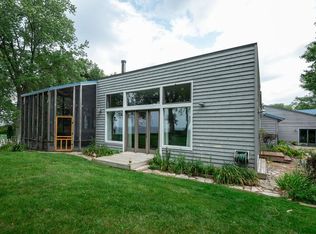 3960 Evergreen Ln, Benton Harbor, MI 49022
