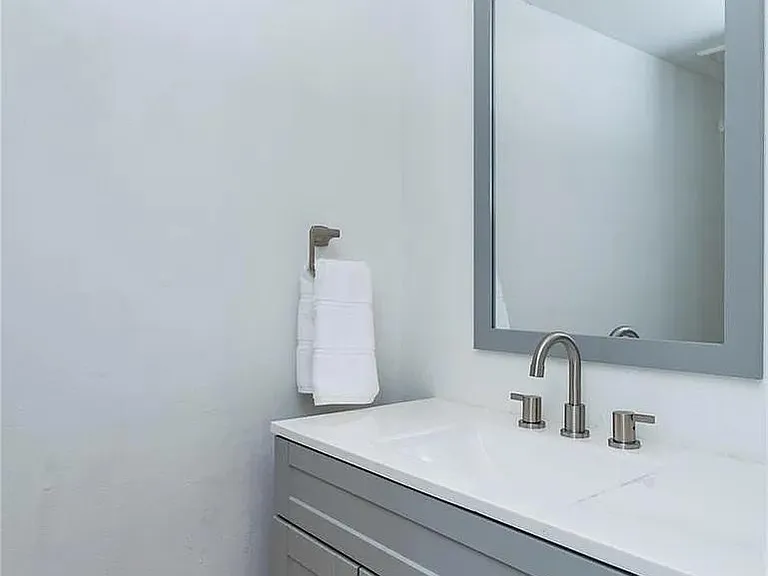 2700 S Holly St — Photo 12