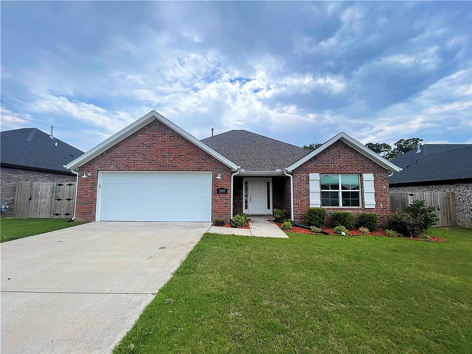 1st image of 3707 SW Mistletoe Ave