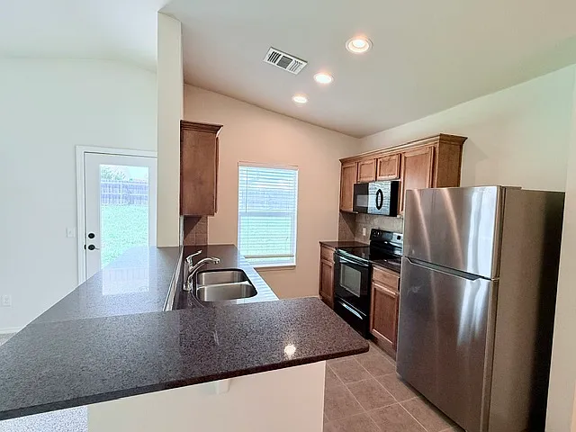 1621 NW 144th Ter — Photo 3