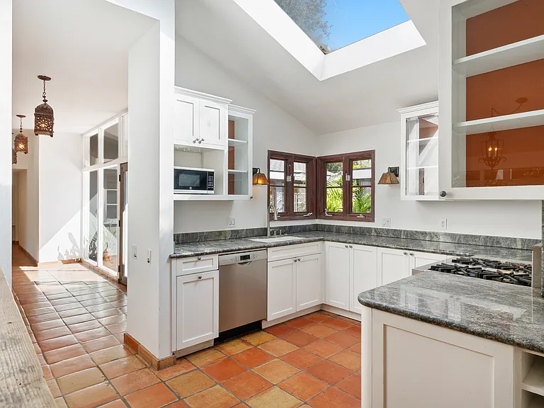 6328 Frondosa Dr — Photo 11