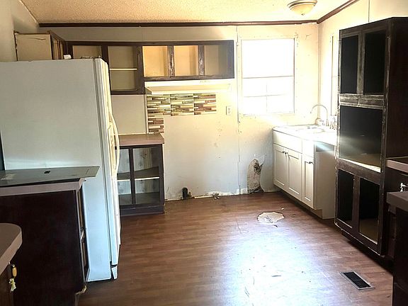 4th image of 1540 Oak St