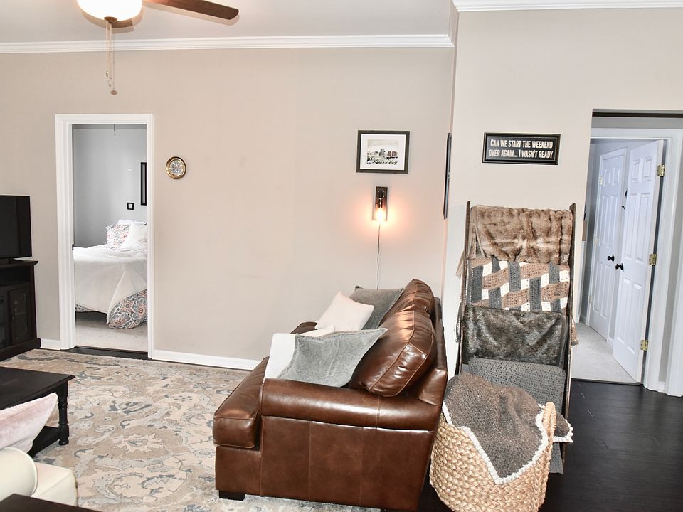 Living and Guest Rooms