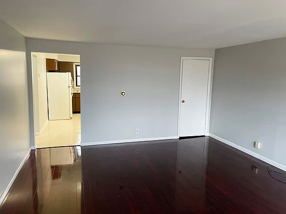 2nd image of 512 Bisaillon Ave