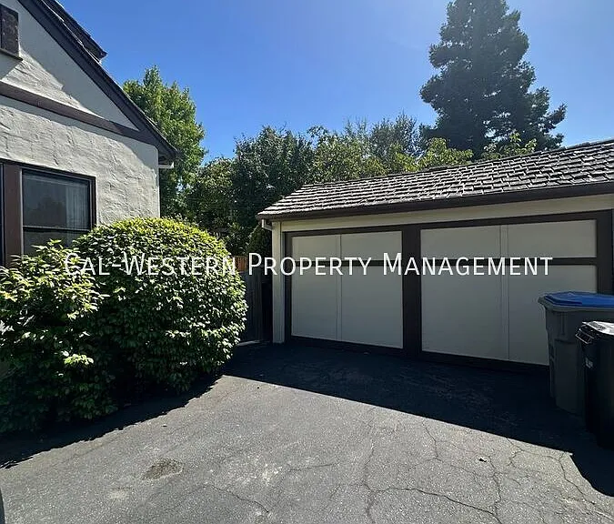 1385 Newport Ave — Photo 2