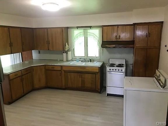 5th image of 42 Powell Ave