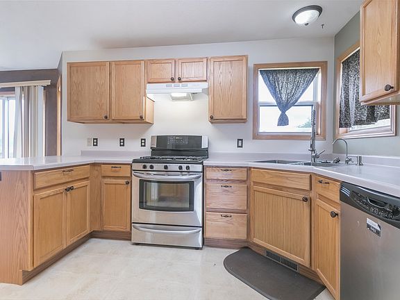 2nd image of 2427 Greenwood Dr