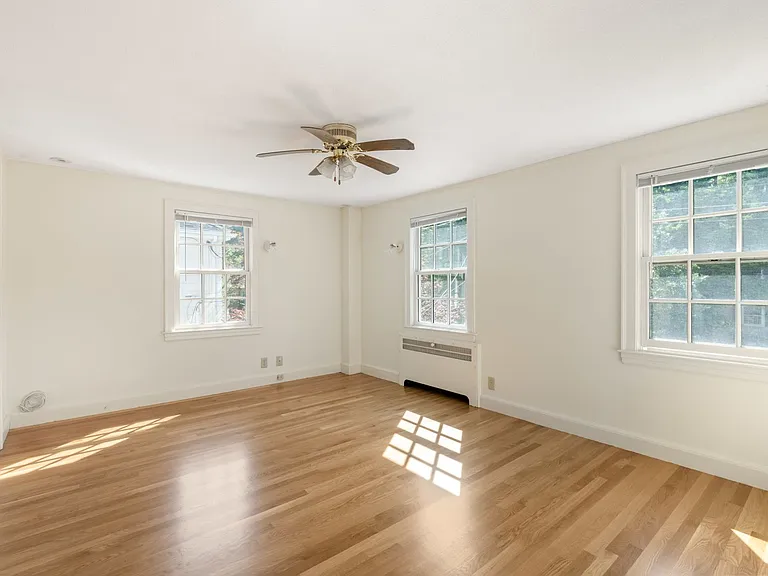 82 Allen Ave — Photo 20
