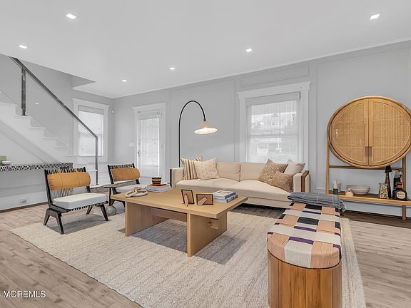 3rd image of 268 Roosevelt Ave