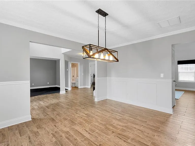 709 Roxholly Ln — Photo 6