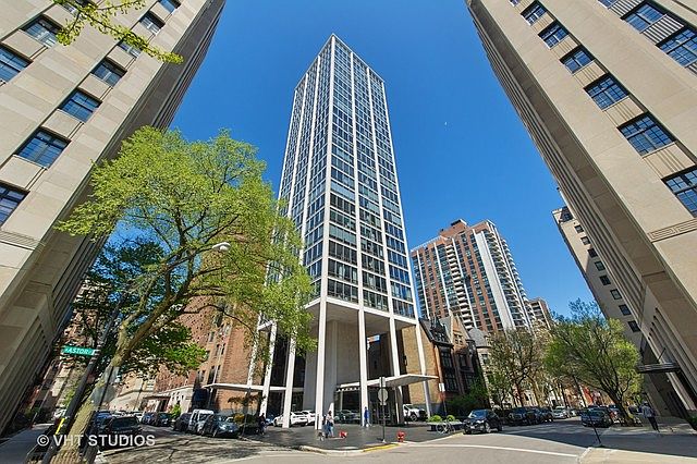 1st image of 1300 N Astor St Unit 25B