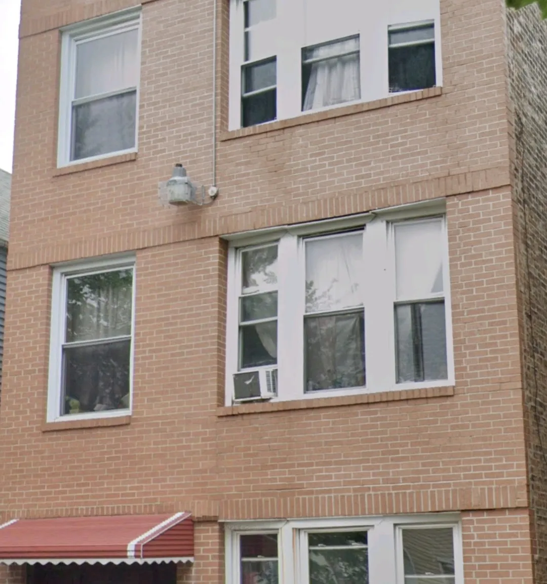 3 bed, 950 sqft, $1,350 — Photo 1