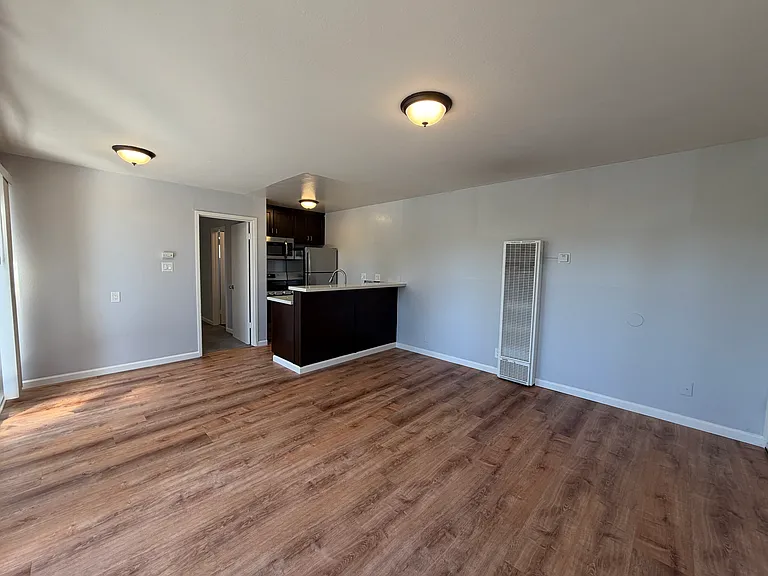 Tahoe Terrace Apartments — Photo 2