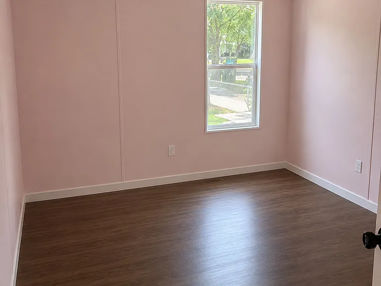 1321 Peach St — Photo 5