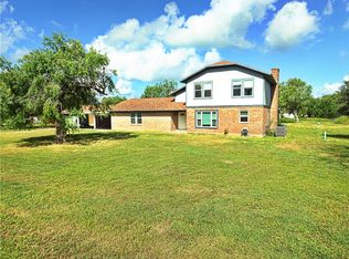 106 Adkins Rd, Refugio, TX 78377