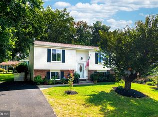 3007 Summershade Ct, Herndon, VA 20171
