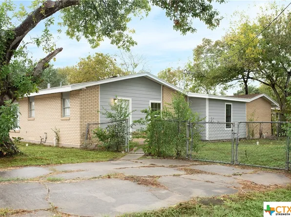 2020 Leon Dr, Port Lavaca, TX 77979