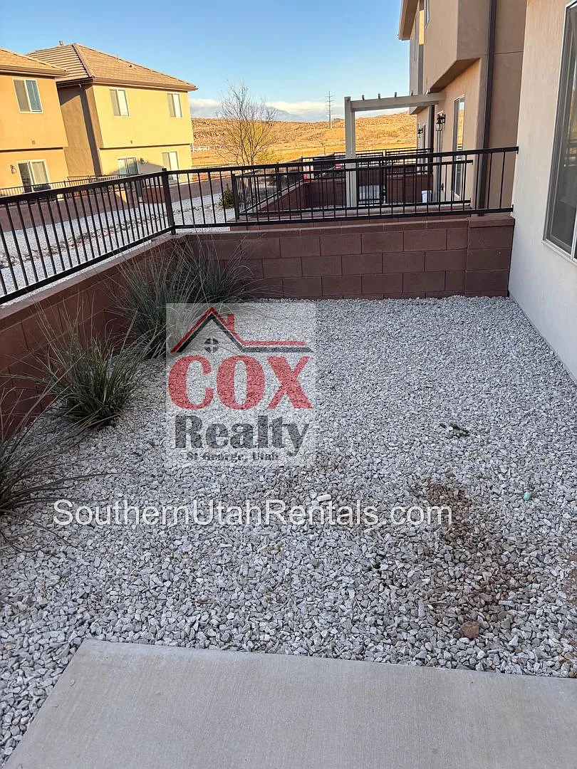 4 bed | 2 1/2 bath | 2 car garage in Desert Canyon with washer/dryer/fridge — Photo 3