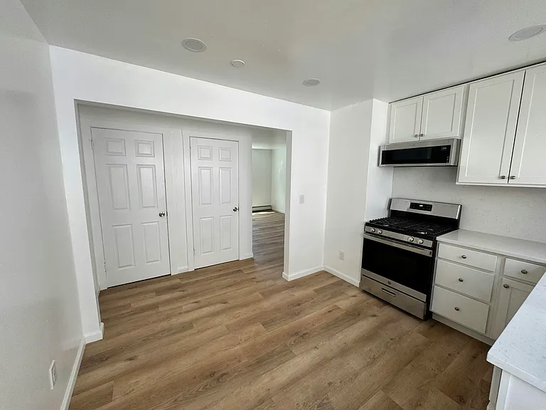 1 W 19th St #1R — Photo 12