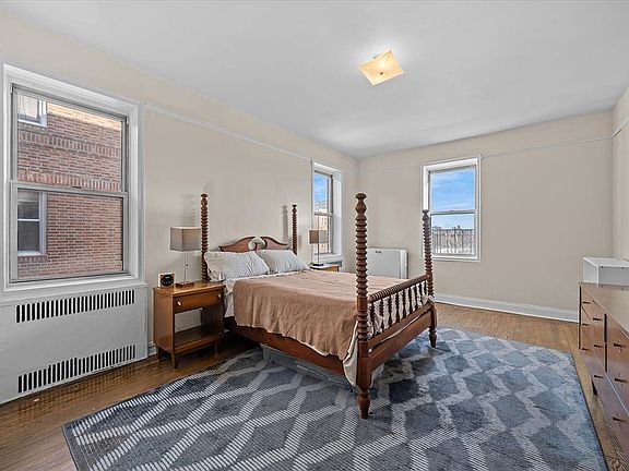 3rd image of 414 Albemarle Rd APT 5A