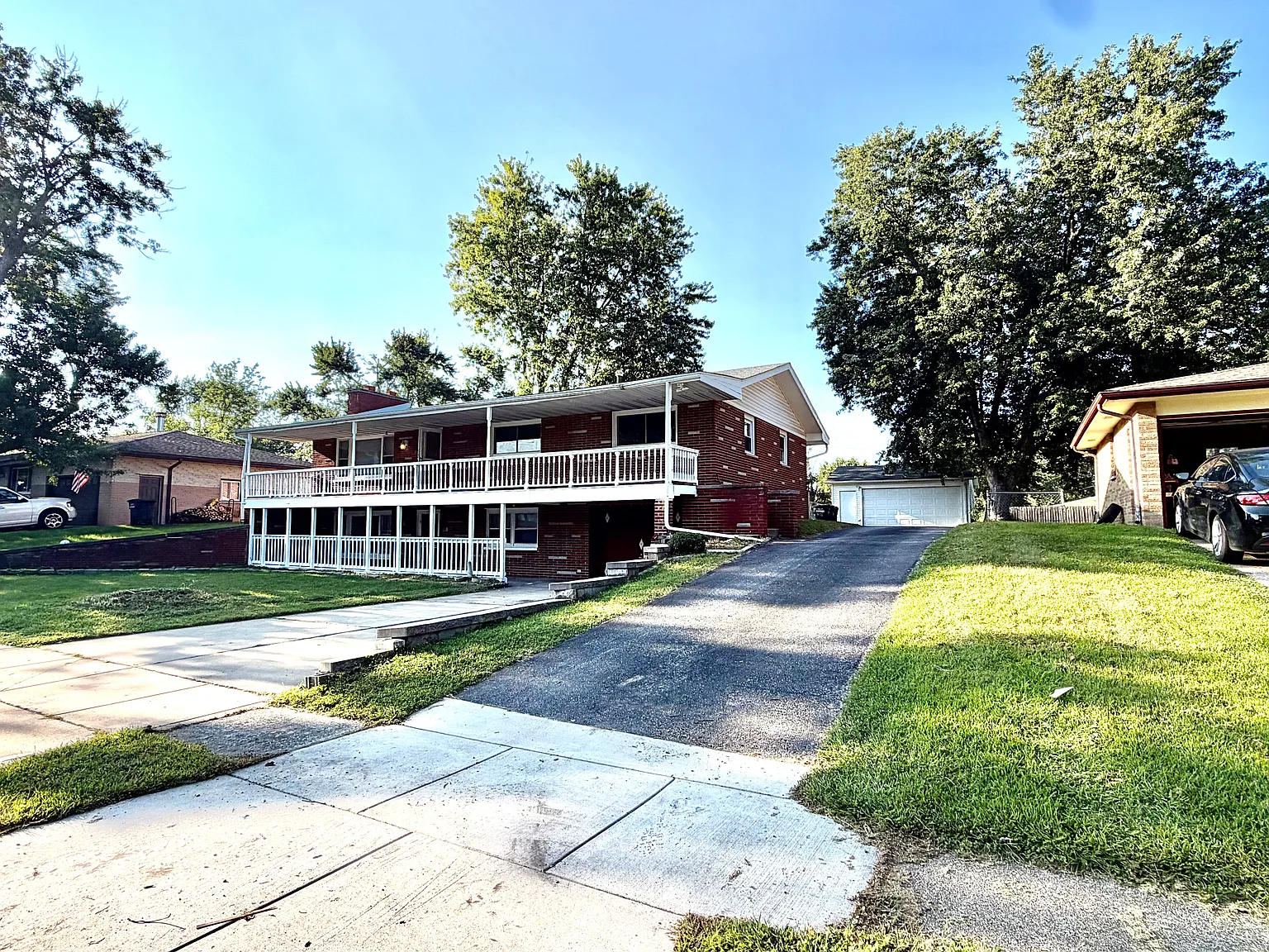 4 bed, 2.5 bath, 2500 sqft, $2,400 — Photo 2