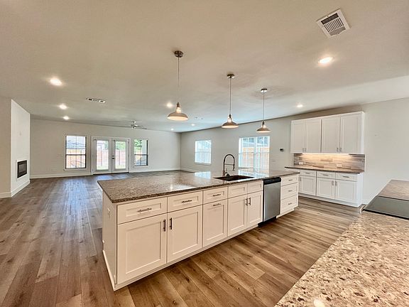 4th image of 5032 Melbourne Dr
