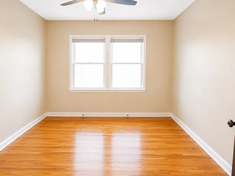 Grand Ave Apartments — Photo 15