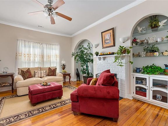 2nd image of 216 Riley St