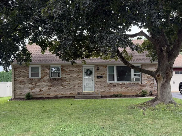 1331 E Walnut St, Annville, PA 17003
