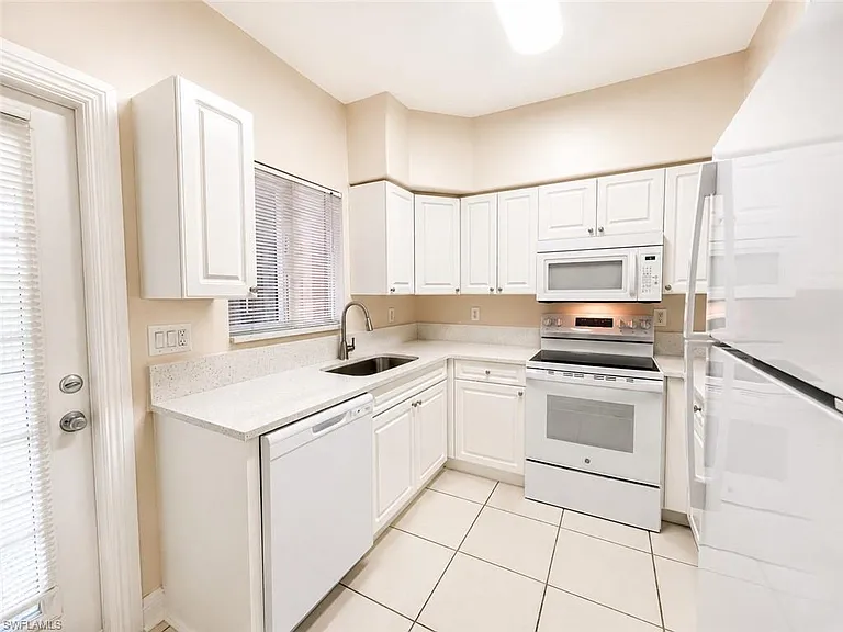4110 Castilla Cir #105 — Photo 6