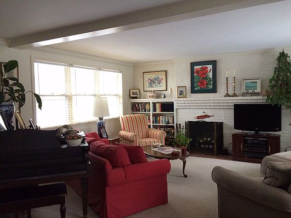 3rd image of 4 Gardencourt Dr