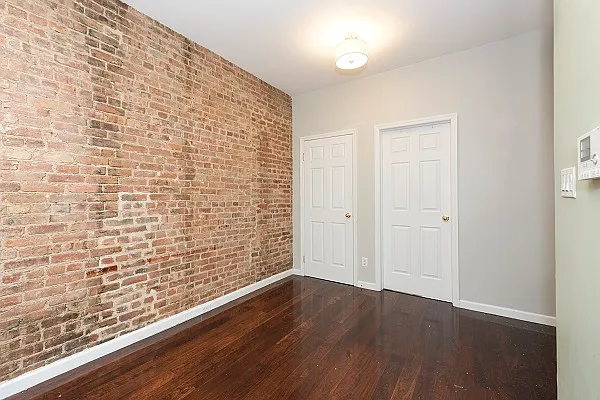 Rented by Perry Associates NYC Inc | media 25