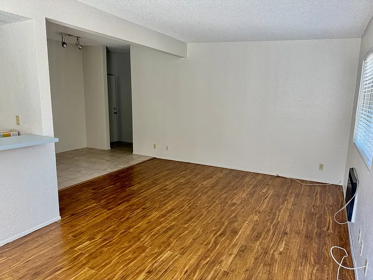 3549 Reynard Way #11 — Photo 3