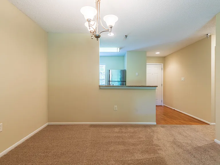 Palm Cove Apartments — Photo 45