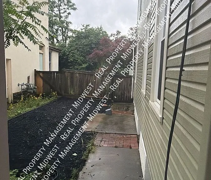 255 S 17th St — Photo 2