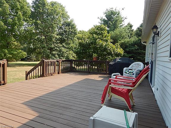 3rd image of 93 E Oakmont Way