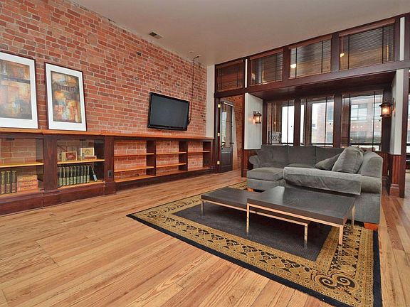 4th image of 203 E Washington St