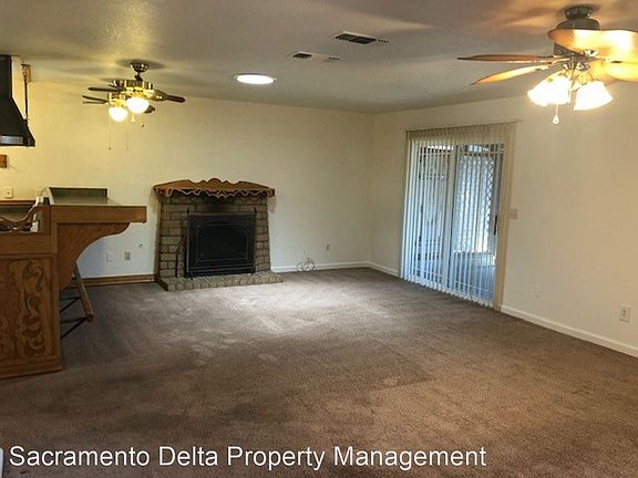 4th image of 7940 Garry Oak Dr