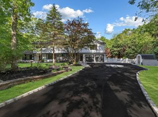 38 Cottontail Rd, Melville, NY 11747