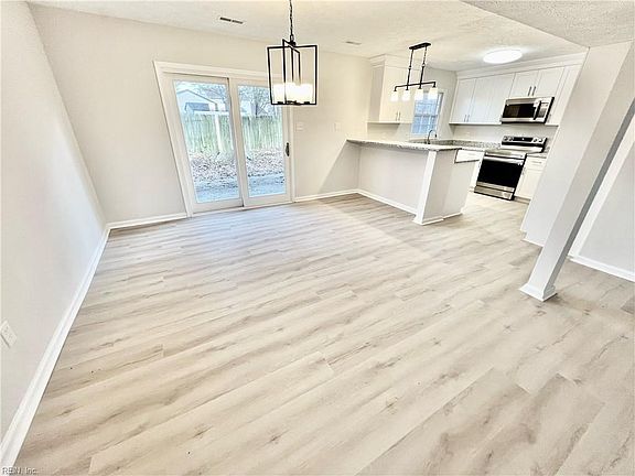5th image of 17 Sandy Lake Dr